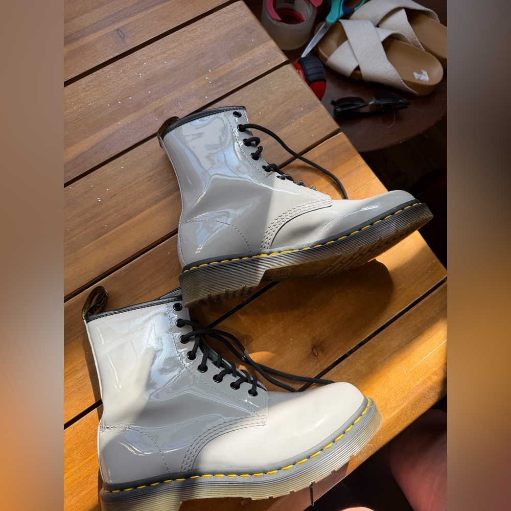 Dr. Martens Light Grey Lace Up Combat Boots EUC Women’s Size 8 - Picture 2 of 9